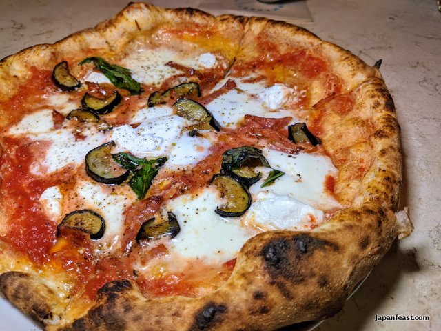 Tokyo's New Italian Pizza Restaurant "Upmarket Pizza & Cafe"