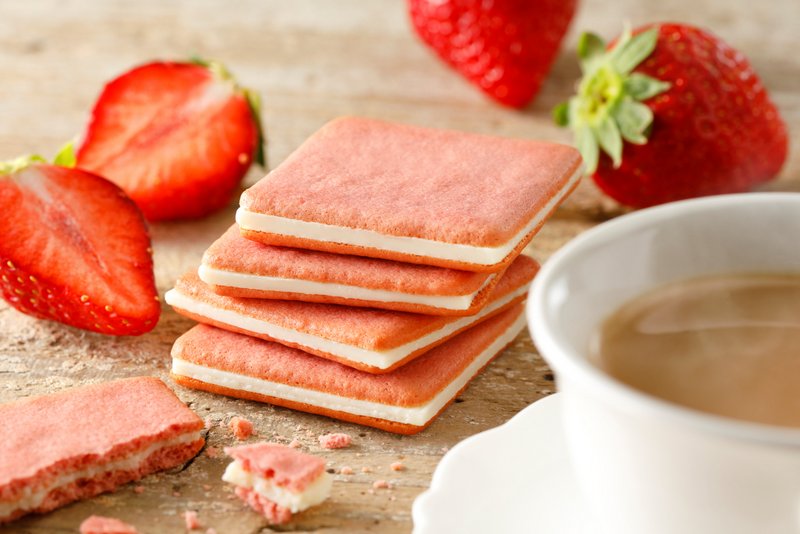 Strawberry and milk tea cookies