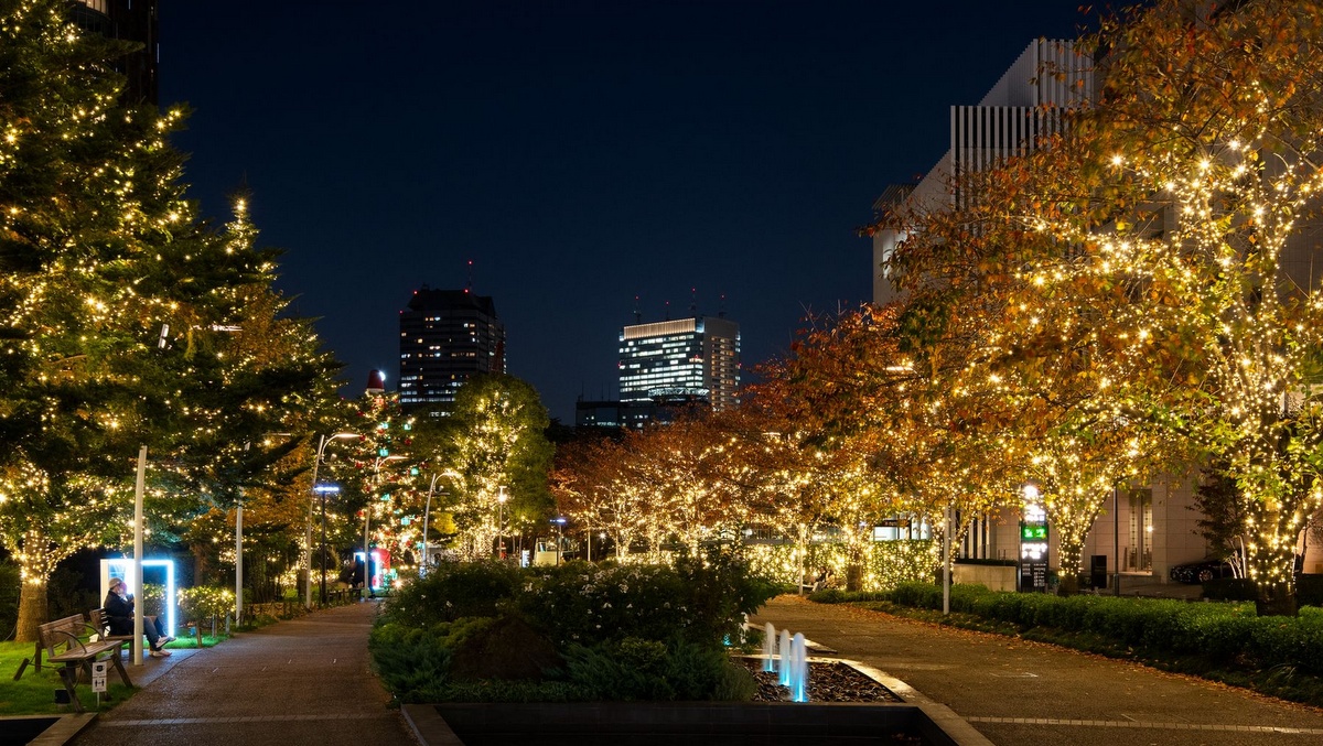 Tokyo Midtown Holiday Lightup Warms Up Winter World